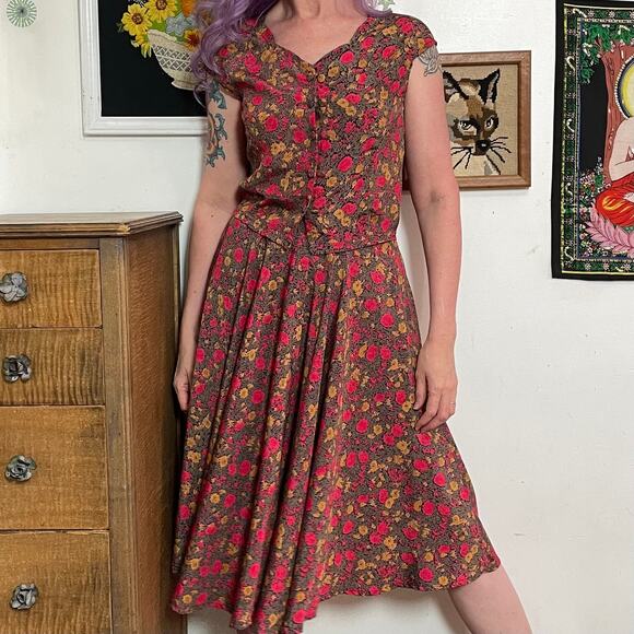 Vintage Red and Gold Floral Skirt Set, 1970s Flower Print Blouse & Skirt Size S - Picture 5 of 11